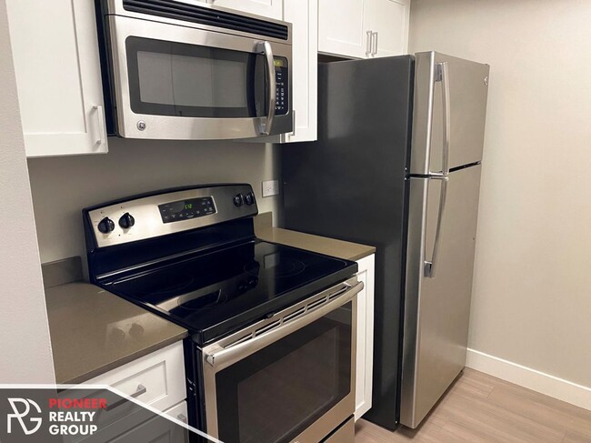 Building Photo - 2555 N Clark St