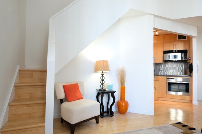 Building Photo - 176 W 86th St
