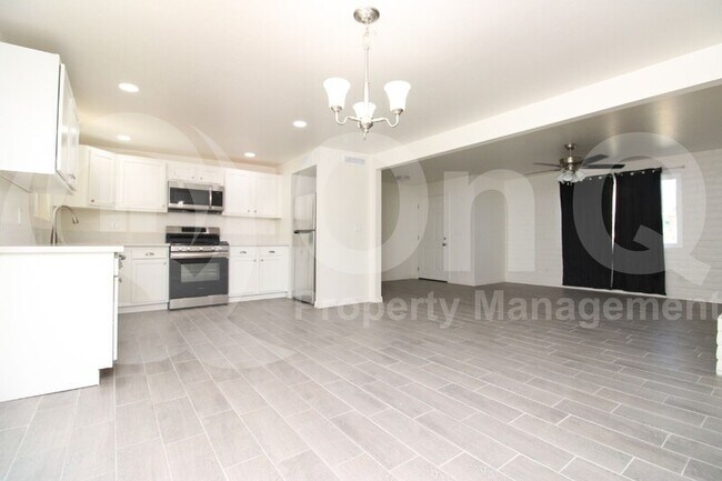 Building Photo - 4340 S Camino De Oeste
