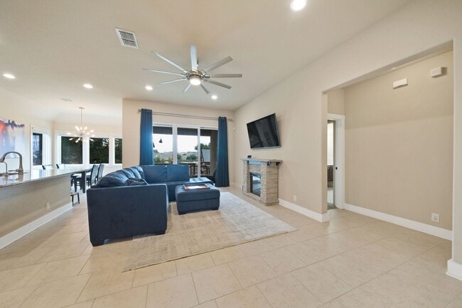 Building Photo - 3 Bedroom/2 Bath Westpoint East