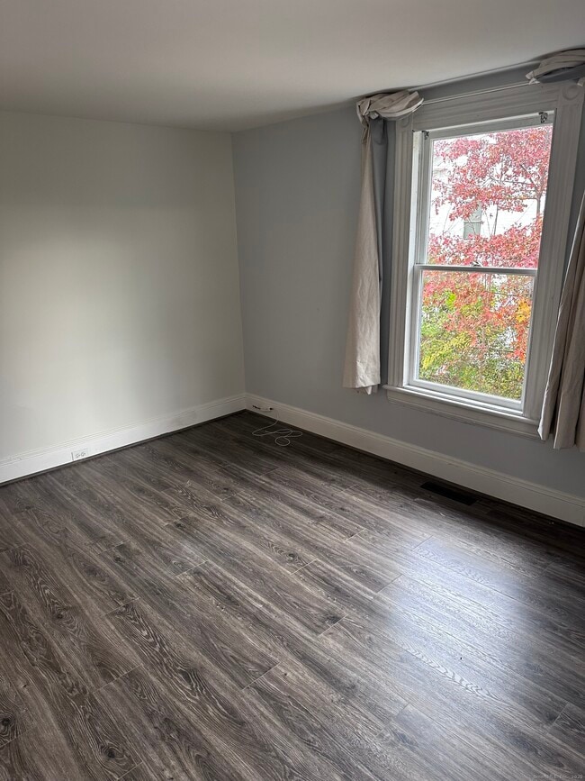 Foto del edificio - 941 E Broadway