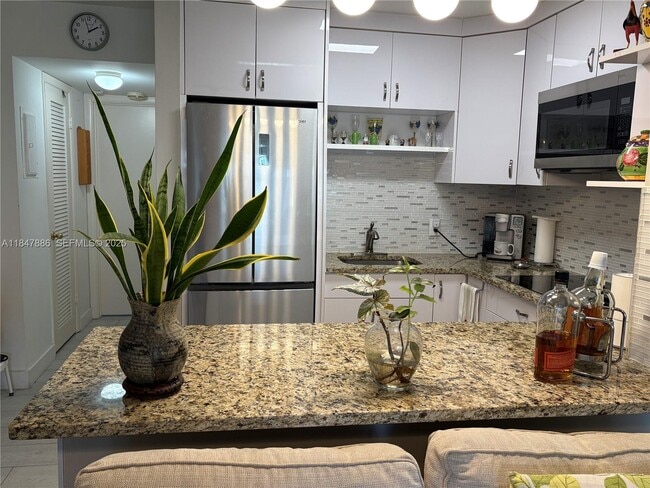 Foto del edificio - 98 Westbury E