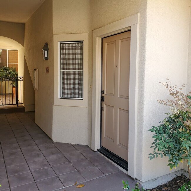 Building Photo - 2676 Dietrich Dr