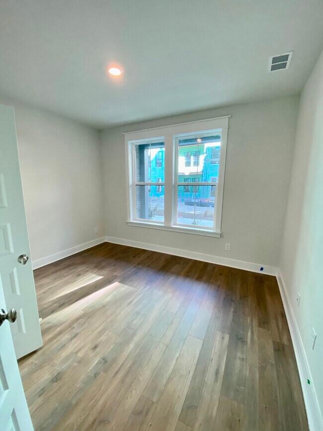 Foto del edificio - Brand New Townhome in Mount Pleasant