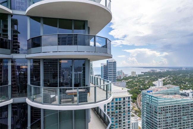 Building Photo - 1000 Brickell Plaza