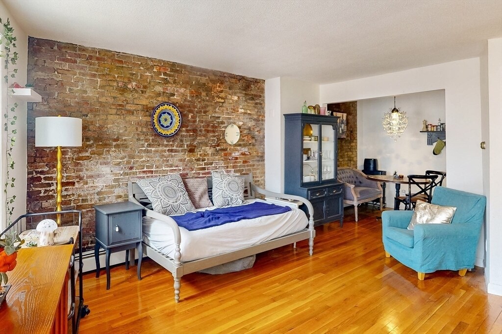Primary Photo - 243 North St