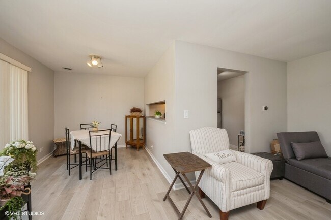 Foto del edificio - 260 E Court of Shorewood