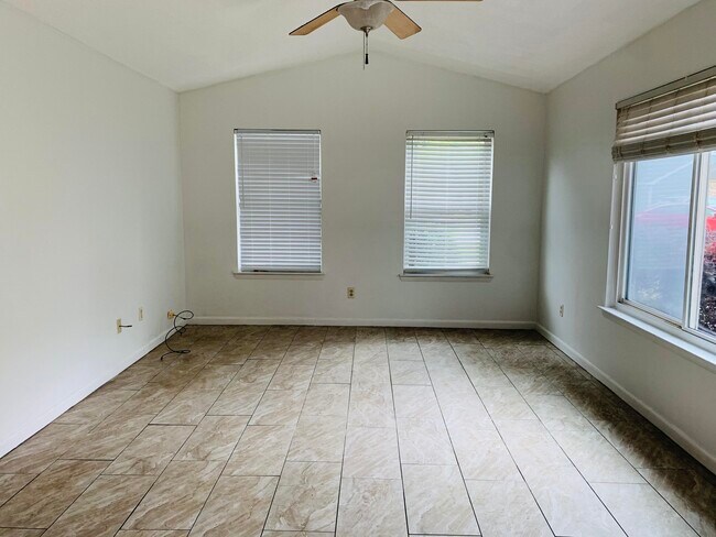 Building Photo - 1714 Bennetts End