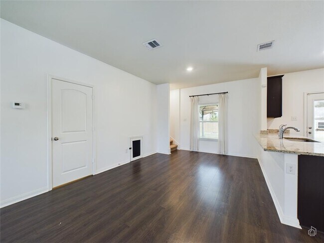 Building Photo - 1687 Twin Estates Dr