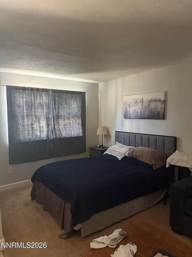 Foto del edificio - 1370 Dartmouth Ave
