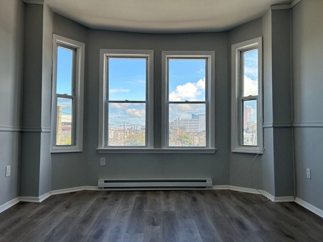 Foto del edificio - Recently Renovated 1 Bedroom Apartment -- Ready For Move-In!