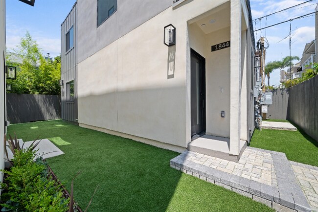 Foto del edificio - 1844 Stoner Ave