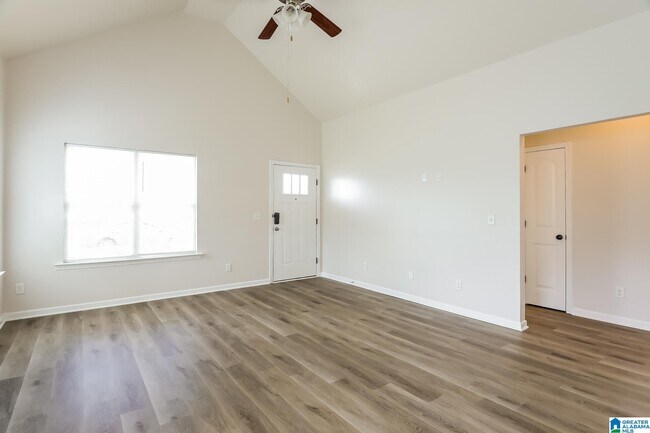 Building Photo - 213 Hampton Dr