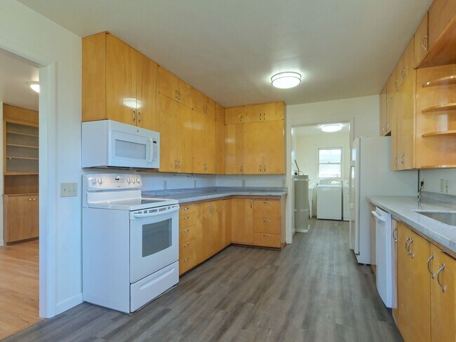 Building Photo - 2280 Sandy Dr