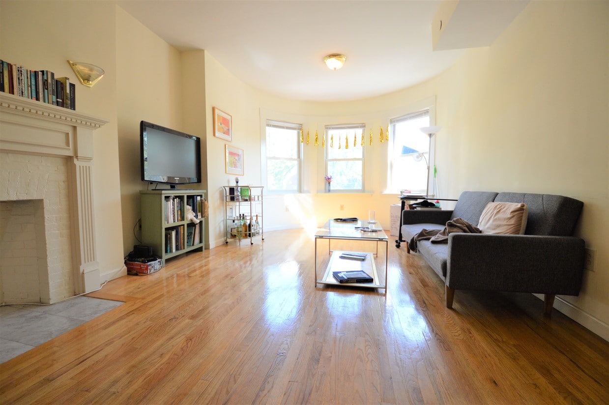 Primary Photo - 1406 Beacon St