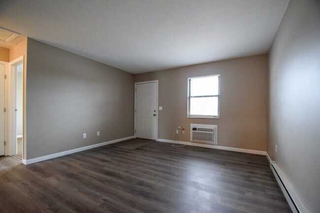 Building Photo - 3395 Lilac Ln