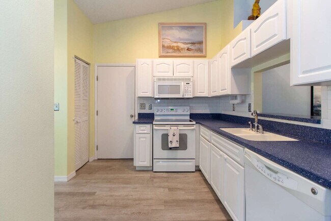 Foto del edificio - This tasteful decorated home features 3 be...