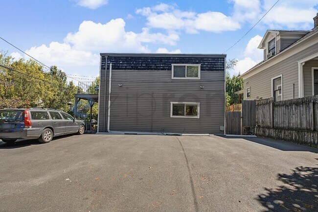 Building Photo - Unit 5