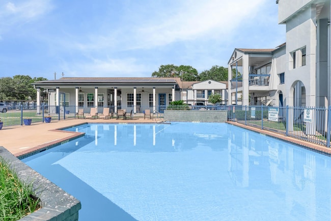 Building Photo - Pelican Reef Apartments A