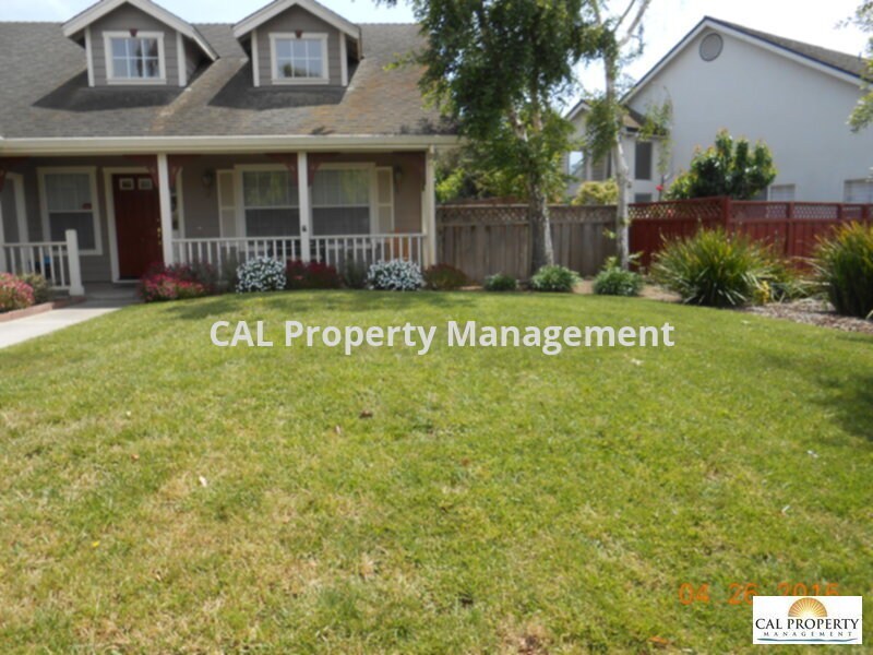 Foto principal - 3 Bedroom, 2 Bath Creekbridge Home