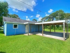 Building Photo - 329 Veselka Rd