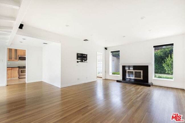 Building Photo - 4343 Noble Ave