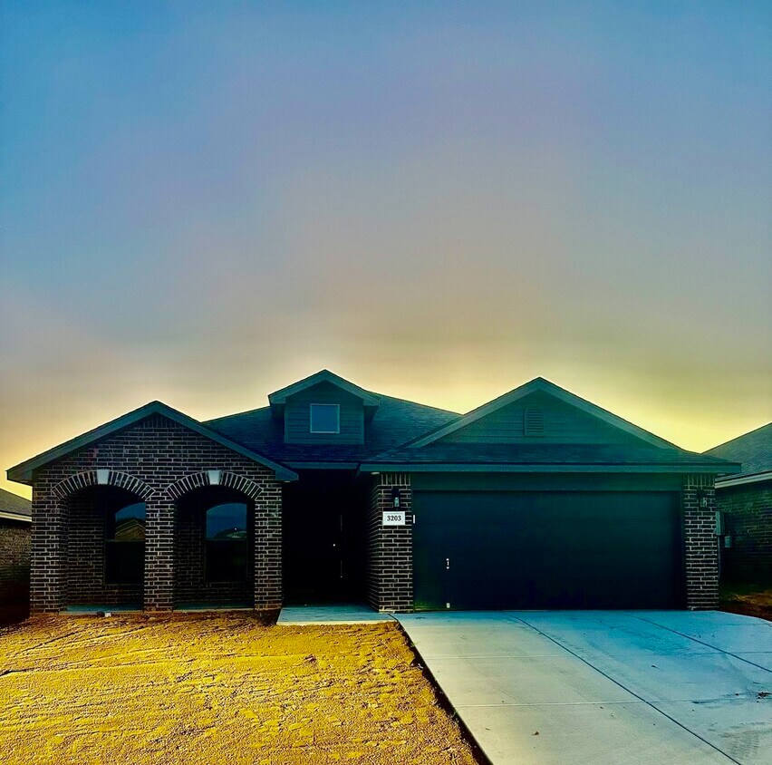 Building Photo - 3203 Cottonwood Ave
