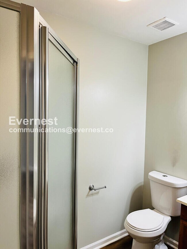 Building Photo - 3 Bed, 2 Bath Home with Off-Street Parking / Pet-Friendly / Coming Soon!