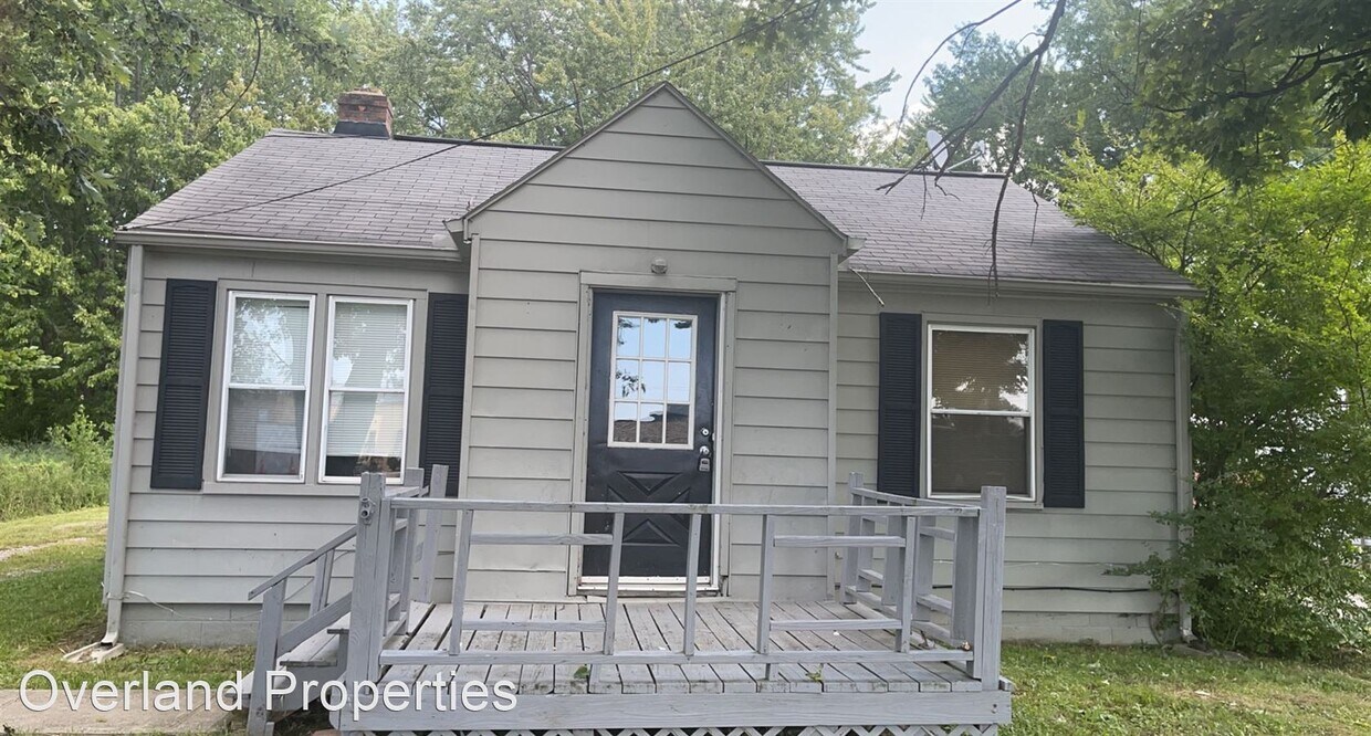 Foto principal - 2 br, 1 bath House - 1525 E 365th St