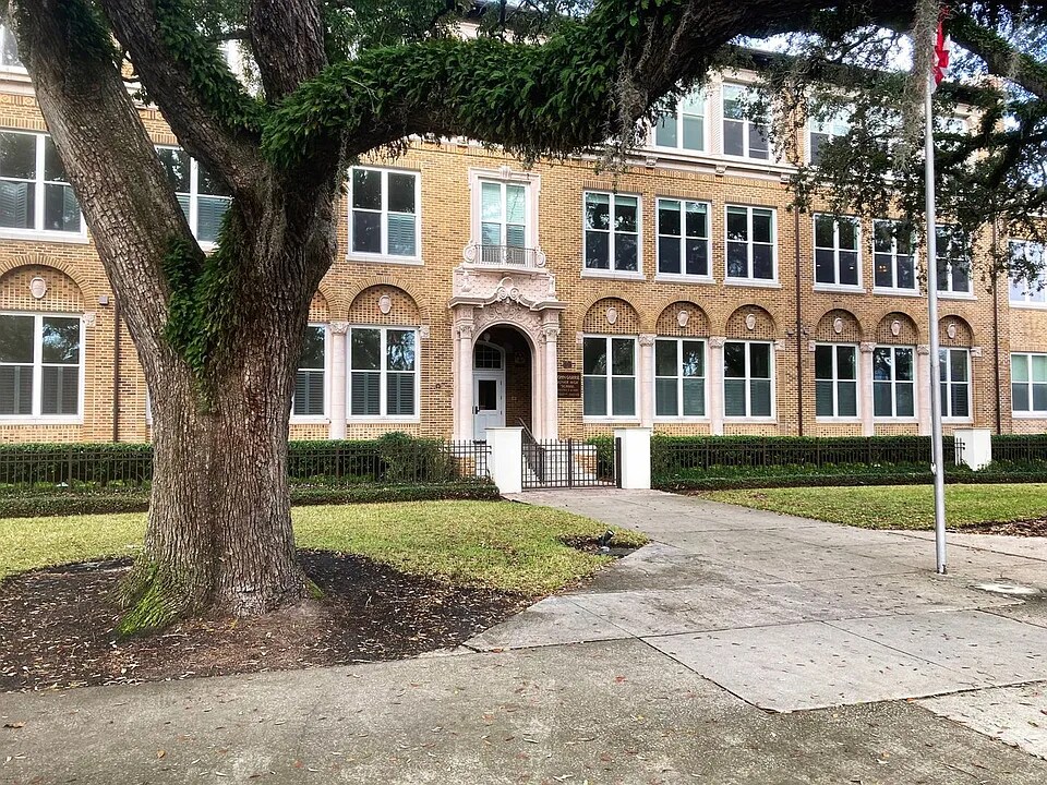 College Street View - 2525 College St