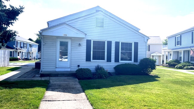 Building Photo - 1281 Pearl Ave