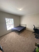 Building Photo - 325 Robin Ln