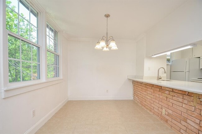 Building Photo - 8810 Ilona Ln