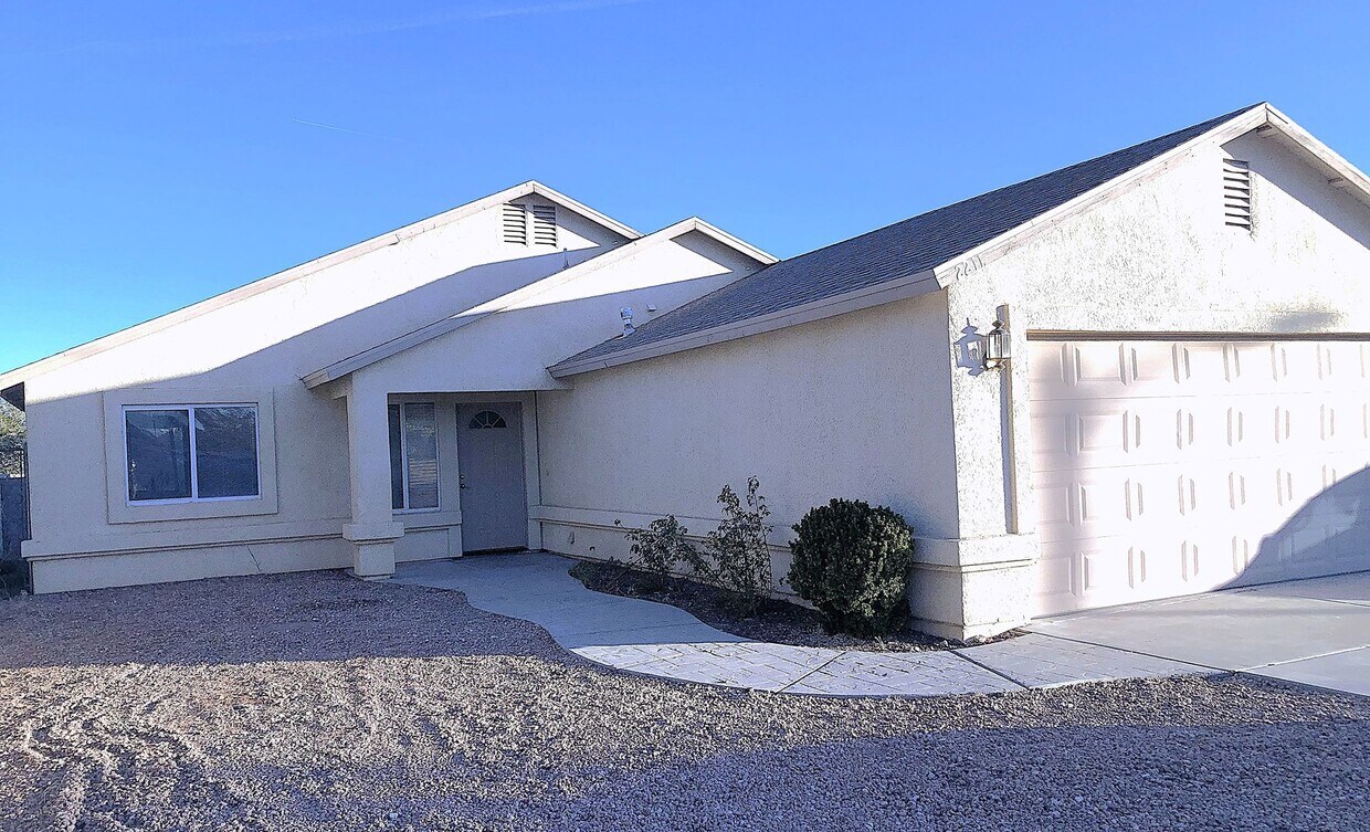 Primary Photo - Charming 3+2 home in the heart of Kingman!
