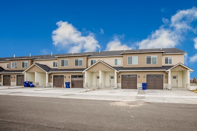 Foto del edificio - BRAND NEW 3 BED 2.5 BATH HOMES IN ST ANTHONY