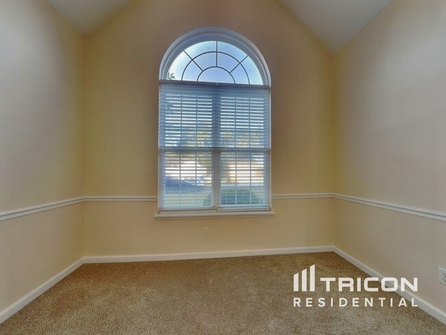 Building Photo - 7617 Senators Ridge Dr