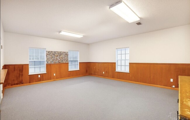 Building Photo - 1911 Tillman Ln