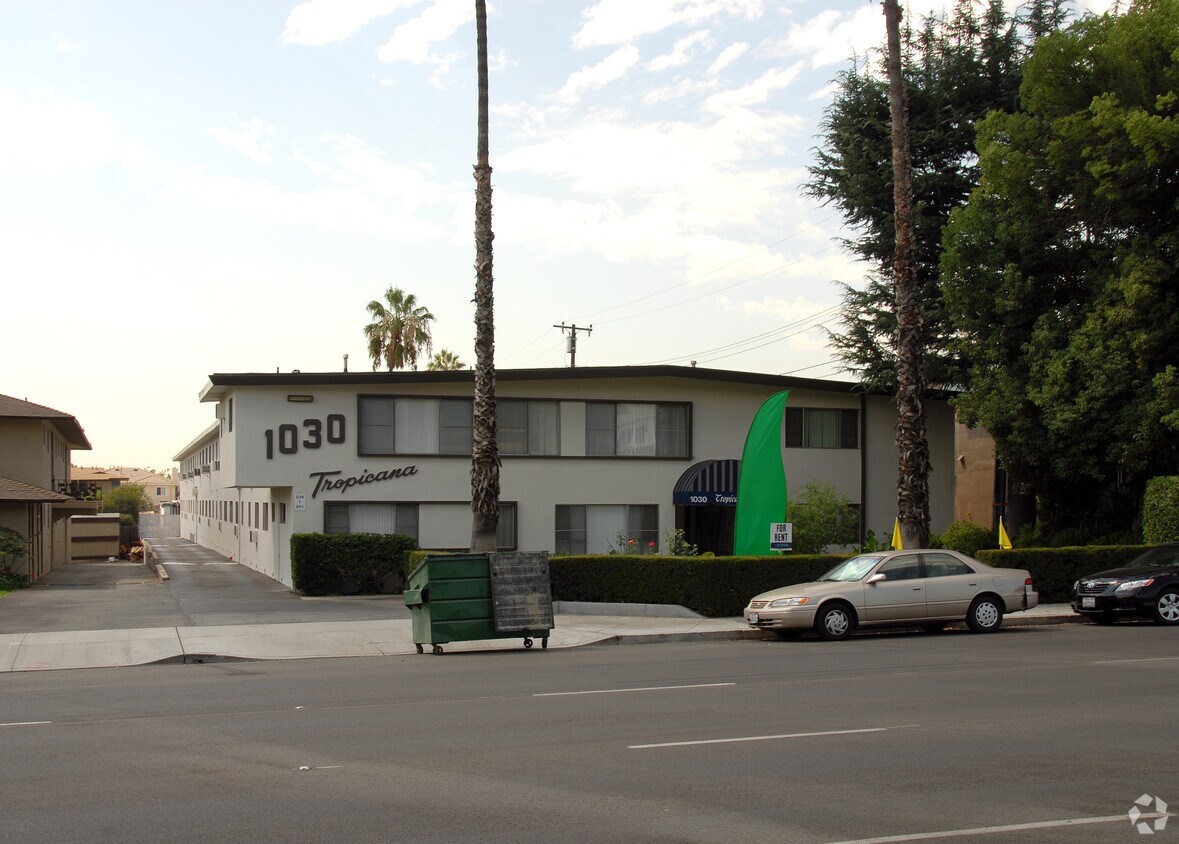 Foto del edificio - Tropicana Apartments