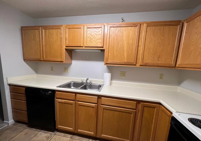 Building Photo - 100 N Rdg Dr