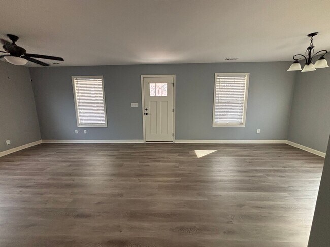 Foto del edificio - Beautiful Three Bedroom, Two Bathroom Single Family Home in Anderson, SC