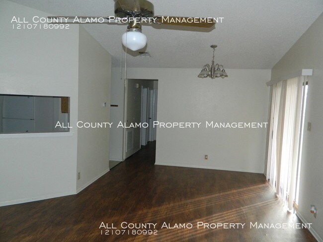 Foto del edificio - 3 Bedroom, 2 Bath duplex