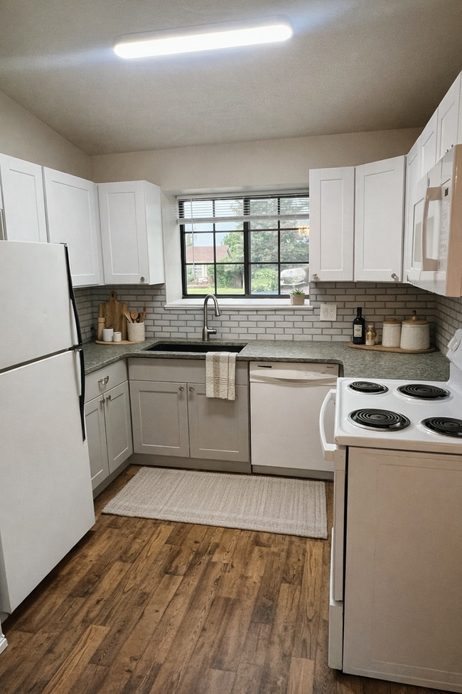 Photo - Beautiful 3 bedroom, tri-level home available in School District 20!