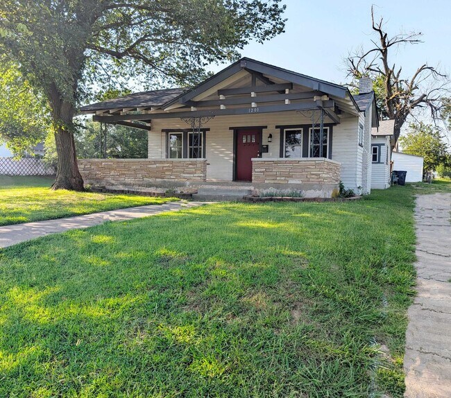Foto del edificio - 3-Bedroom, 2-Bathroom Home Near Paseo