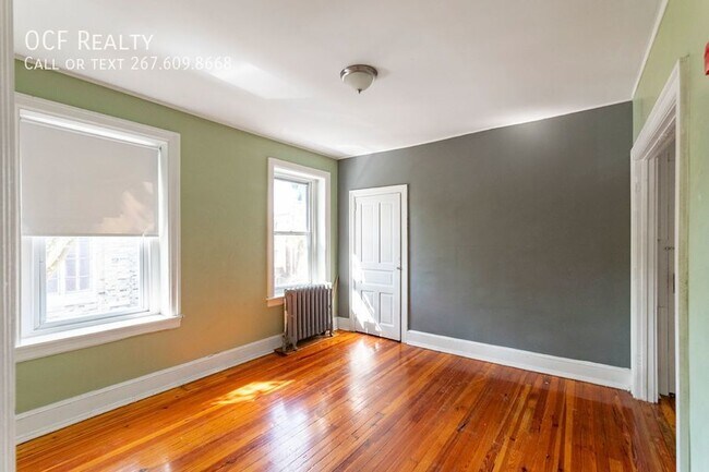 Foto del edificio - 4 Bedroom University City Apartment