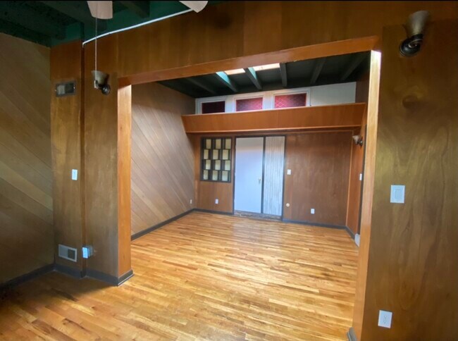 Building Photo - 6211 N College Dr
