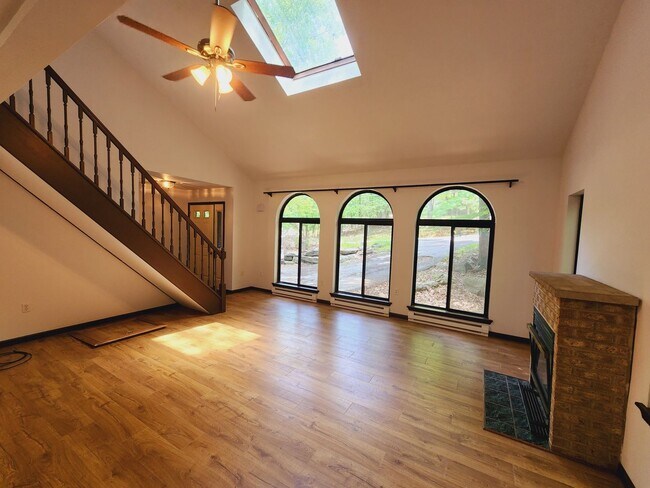 Building Photo - Great 3BR/2BA Home in the Amenity Filled P...