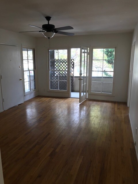 living room open to balcony - 12000 Lamanda St