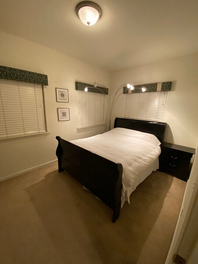 Building Photo - 5577 Cedar Garden Ct