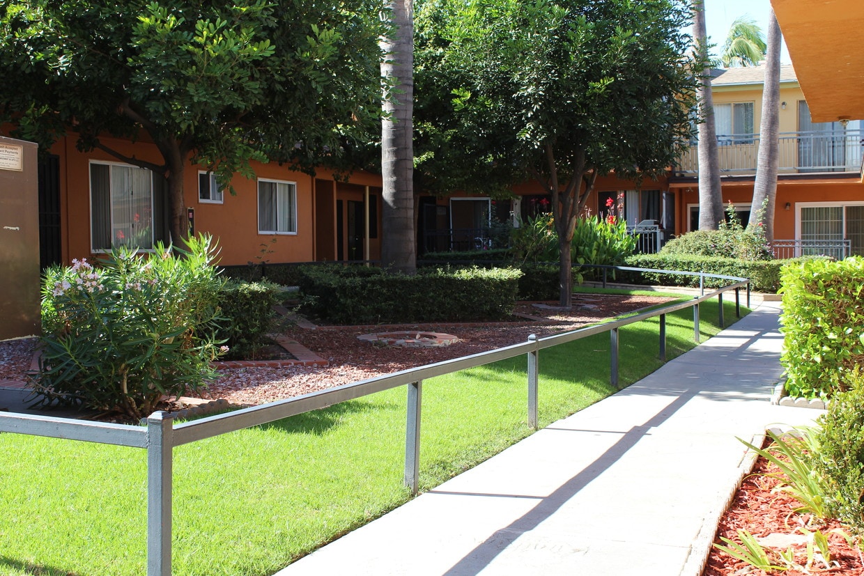 Westland Pinafore Apartments in Los Angeles, CA