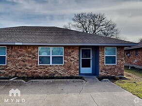 Building Photo - 1305 Cardinal Dr